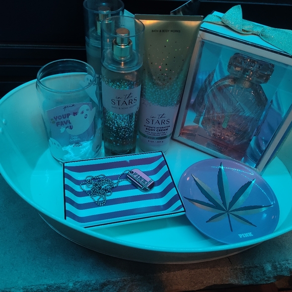 Vs pink display - Picture 2 of 8